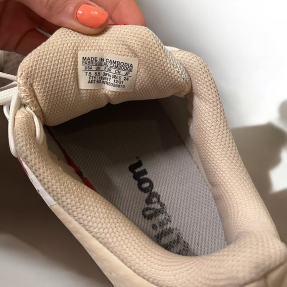 Wilson Kaos Stroke 2.0 White / Scallops Shell 7.5 women’s - Picture 10 of 11